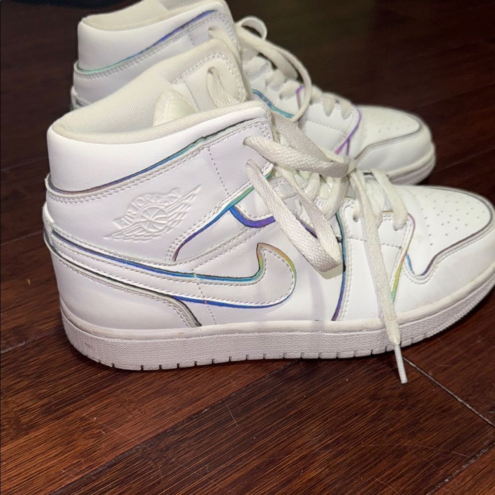 Nike Women's White Air Jordan Reflective Nike Mid Irresident Trim Size 8